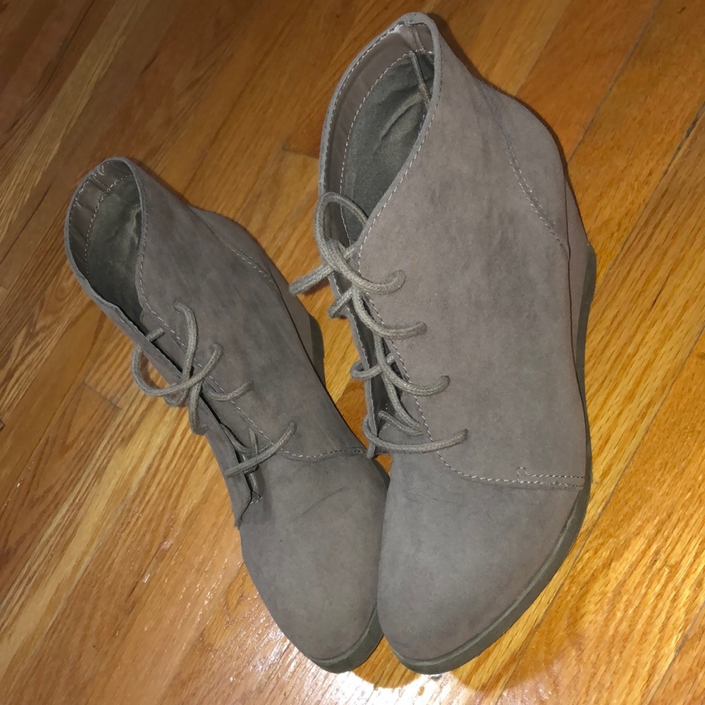 Steven Madden faux suede wedged booties
